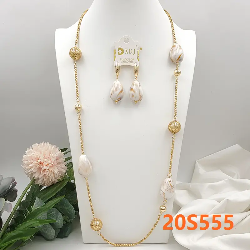 2 pcs of long chain and earrings