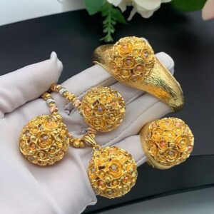 4 pcs of jewelry set (no chain)