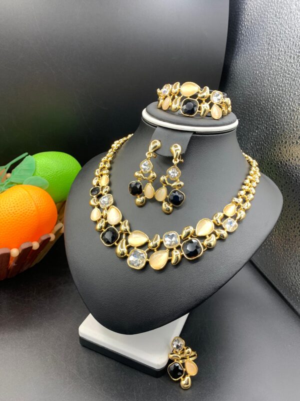 Complete set of jewelry