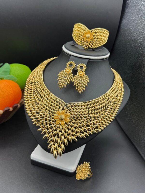 Complete set of jewelry